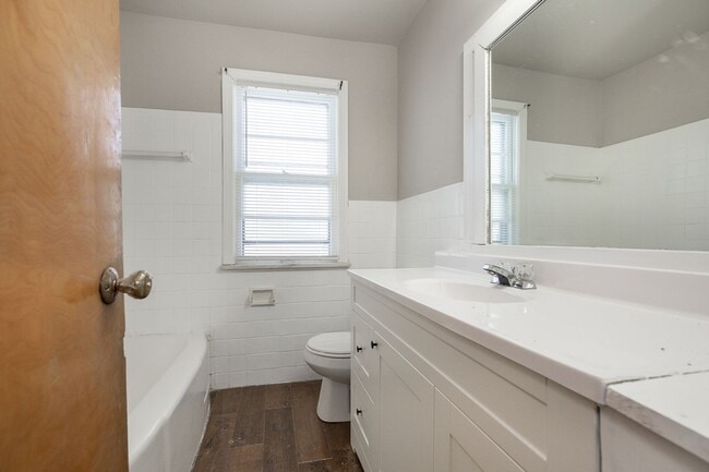 Building Photo - Spacious 3 bedroom/2 bath Cleveland Hts single family house!