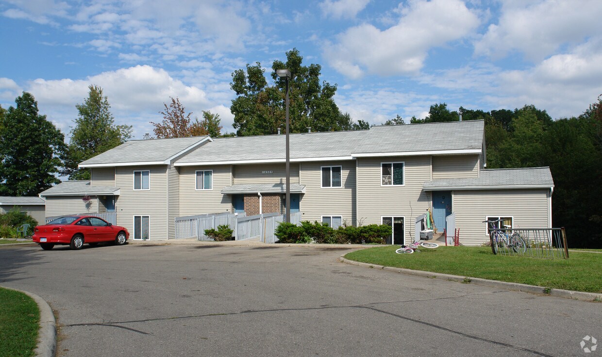 Countryside Manor Apartments in Bath, MI