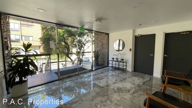 Building Photo - Studio, 1 bath Apartment - 3960 Carpenter ...