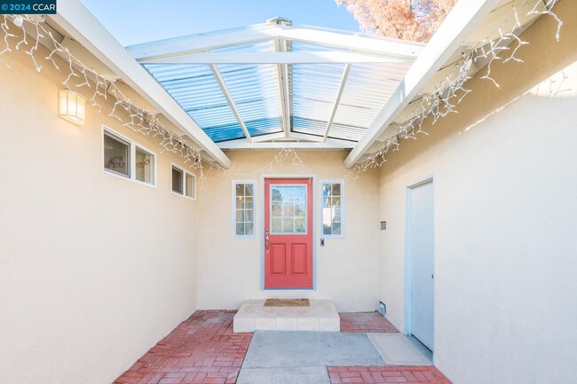Building Photo - 1421 Novato Ct