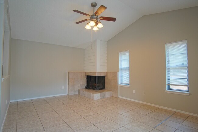 Foto del edificio - 4315 Creighton Rd