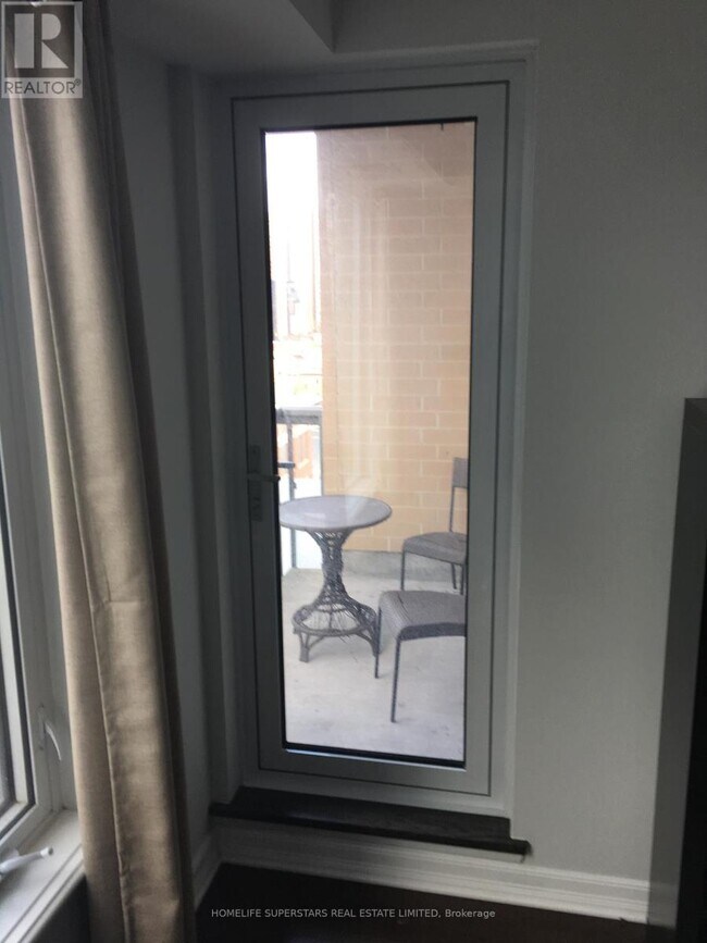 Building Photo - 238 Besserer St