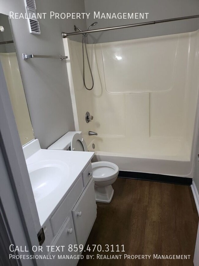 Foto del edificio - 425 Lenney Dr