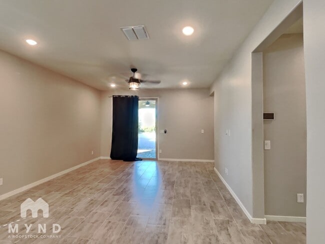 Building Photo - 9520 Thatcher Ave