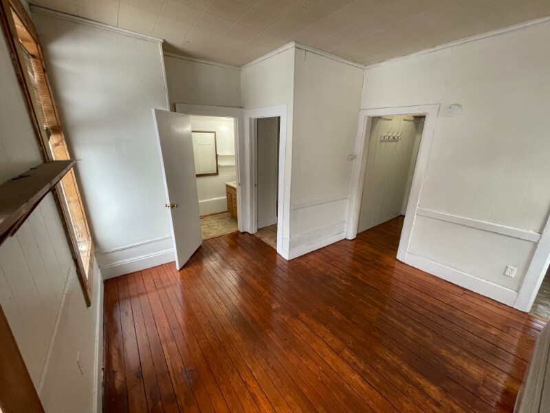 132 Johnston Ave Unit 2nd fl rear, Cohoes, NY 12047 Room for Rent in