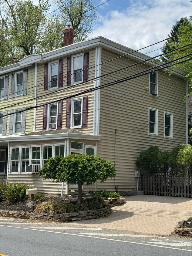 Foto principal - 113 W Brookhaven Rd