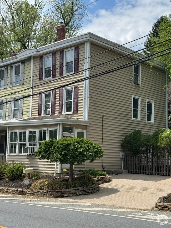Building Photo - 113 W Brookhaven Rd
