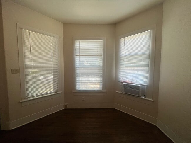 Building Photo - Adorable downtown Grass Valley Bungalow