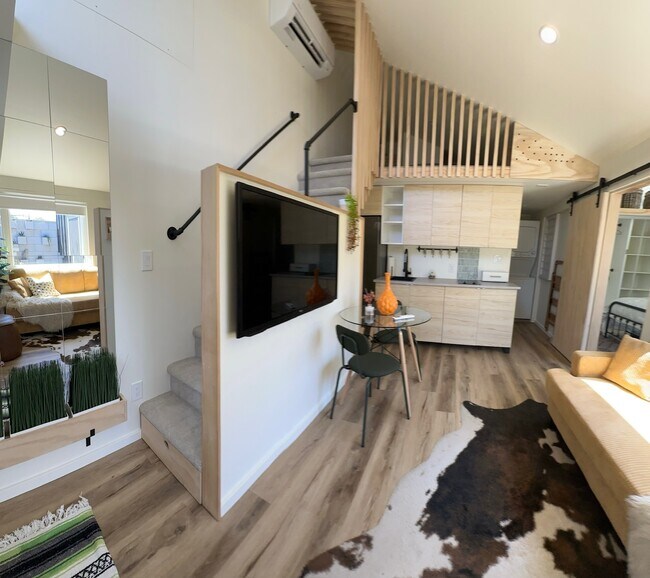 Salón | Comedor - 7044 McLaren Ave