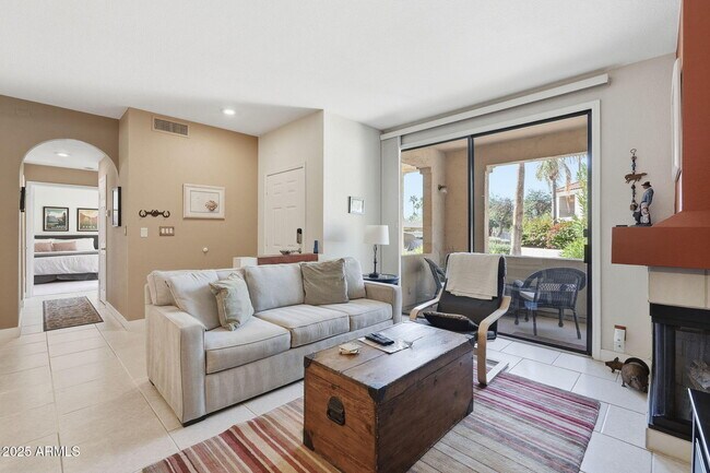 Building Photo - 9708 E Vía Linda