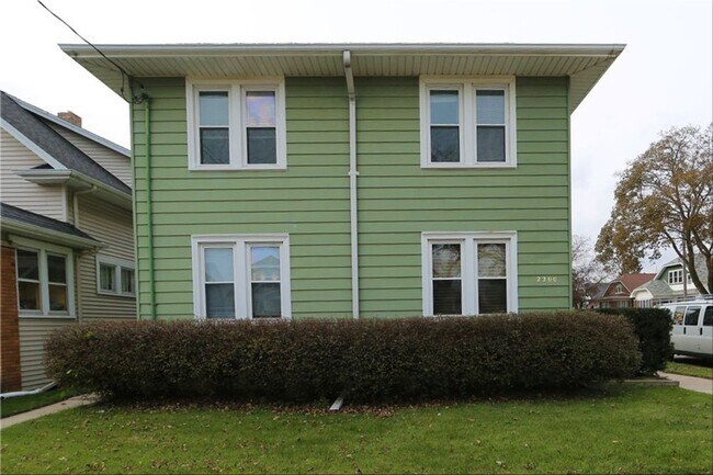 Building Photo - 4 Unit at 2200 Ashland Avenue