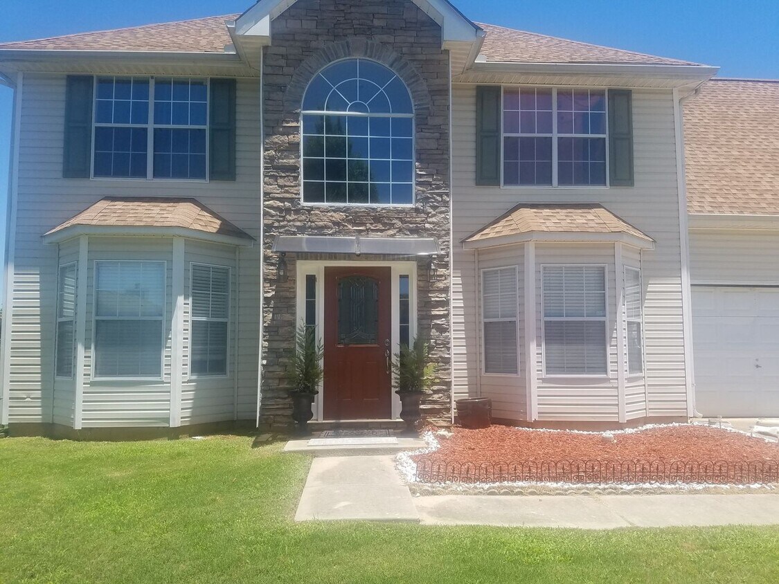 Primary Photo - 4 Bedroom Single Family Home in Hampton