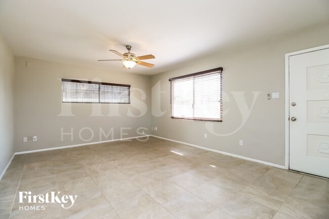 Foto del edificio - 320 E Orion St