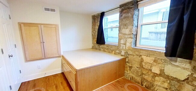 Dormitorio 2 - 1408 College St