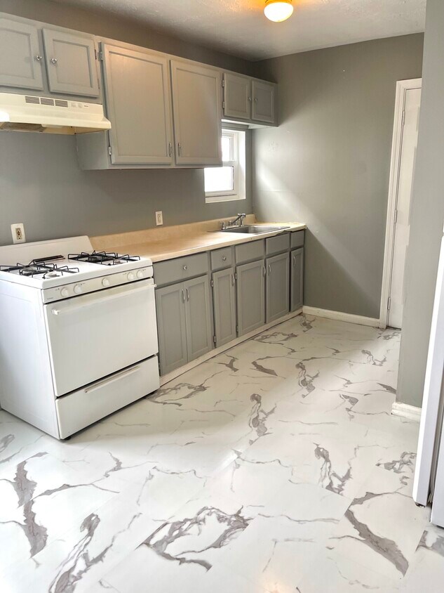 546 N Front St Unit 1, New Bedford, MA 02745 Condo for Rent in New