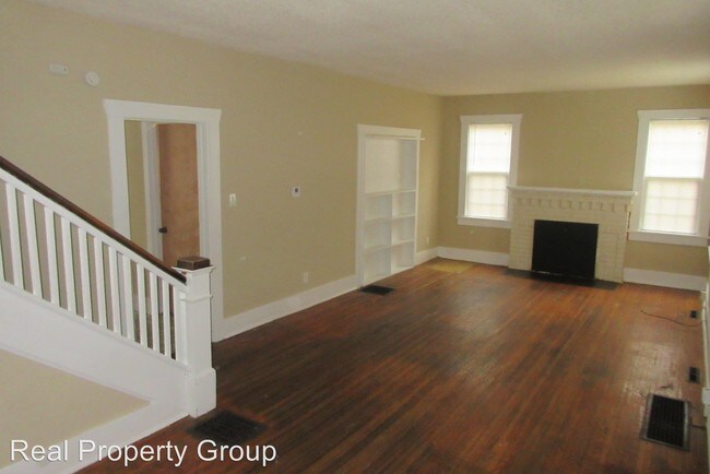 Building Photo - 1504 Rosemary Ln