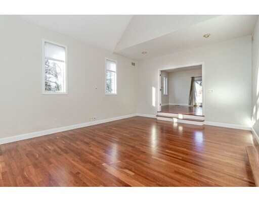 Building Photo - 9 Oak Hill St