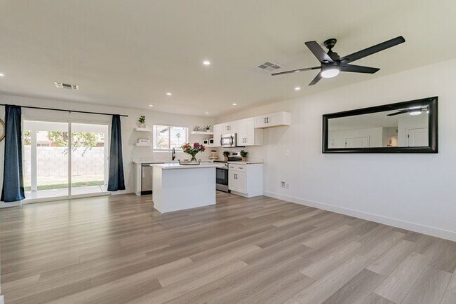 Building Photo - Gorgeous Remodeled Home in Central Gilbert