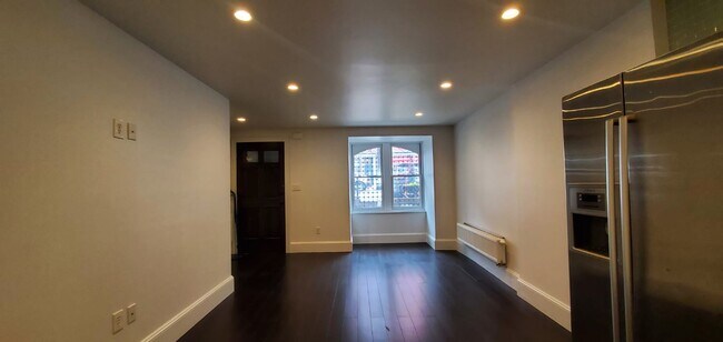 Living room - 263 Alexander Ave