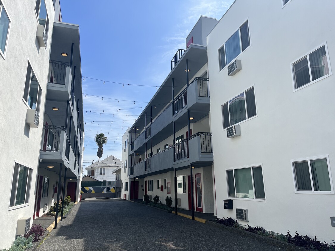 Vista frontal de la propiedad - The Hive On Ellendale USC Student Housing