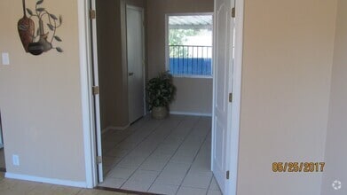 Building Photo - 3905 S Alder Dr