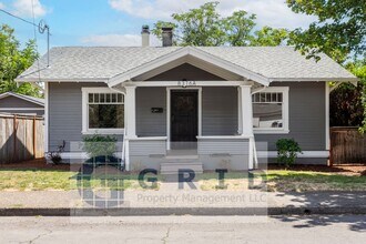 Building Photo - 8316 SE Raymond Ct