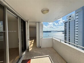 Building Photo - 11 Island Ave