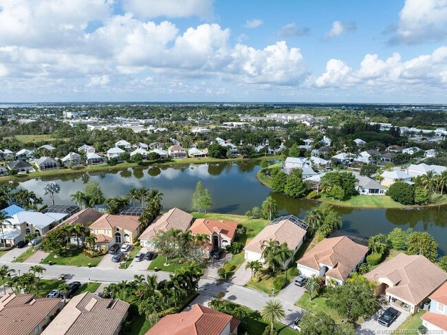 Foto del edificio - 2096 NW Marsh Rabbit Ln