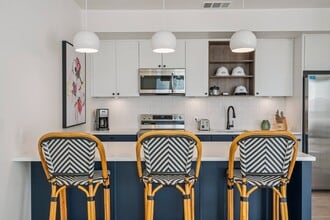 Building Photo - The Lindy