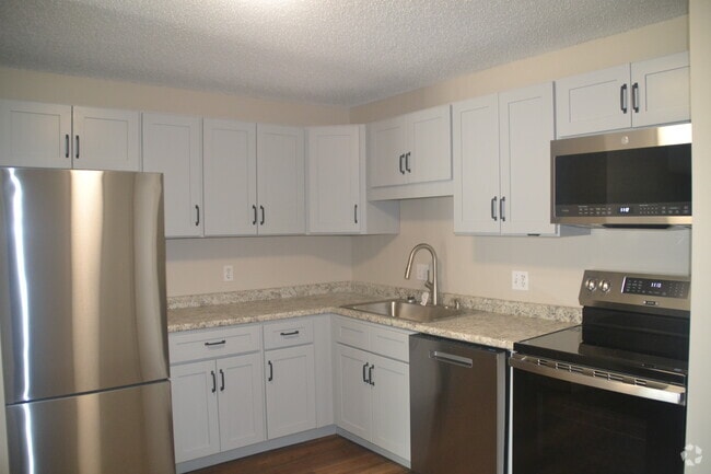 Building Photo - 12 Saint James Pl