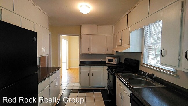 Building Photo - 3 br, 1 bath House - 1000 Greensprings Avenue