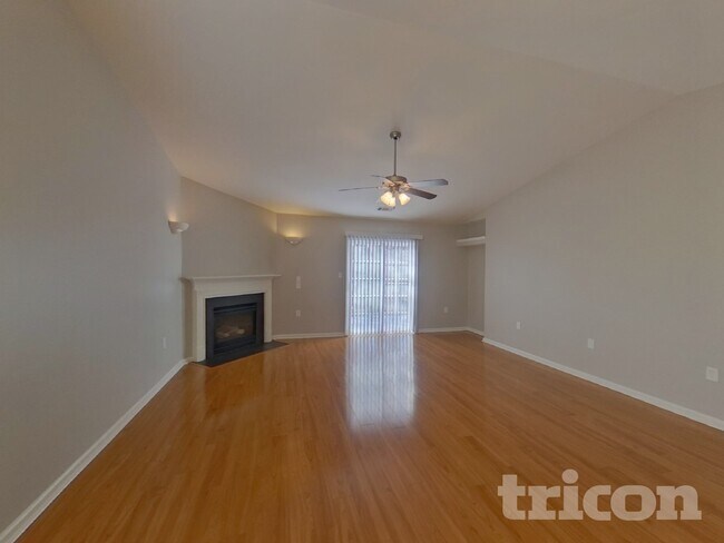 Foto del edificio - 4296 Tucker Chase Drive