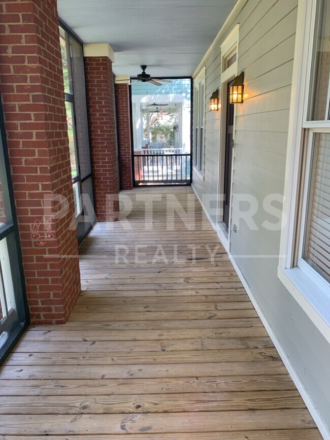 Building Photo - 19 Bungalow Ct