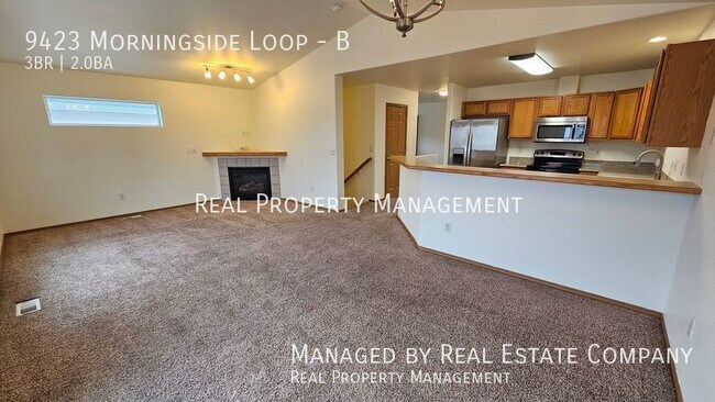 Building Photo - Dog Friendly South Anchorage 3 bed Townhom...
