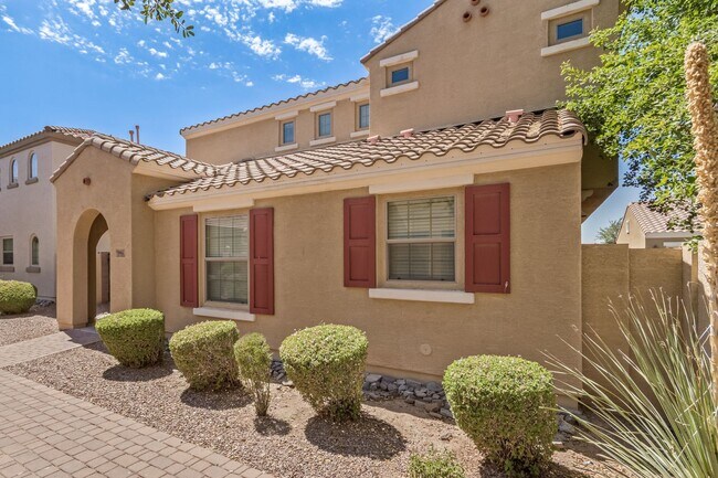 Building Photo - Welcome Home 3B/2BA in Lyons Gate!