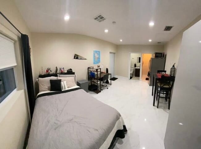 Foto del edificio - 1715 SW 102nd Ct