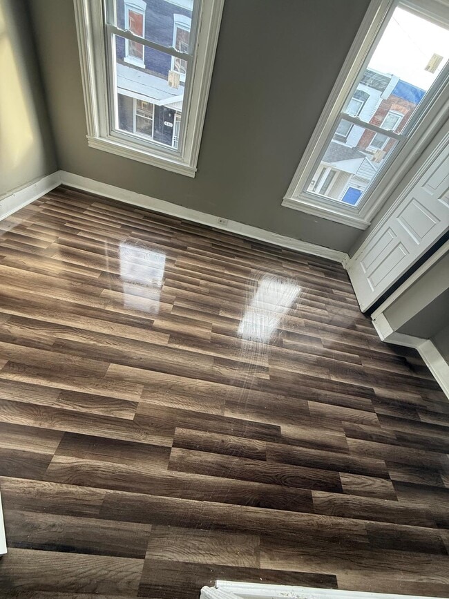 Building Photo - 660 N Yewdall St