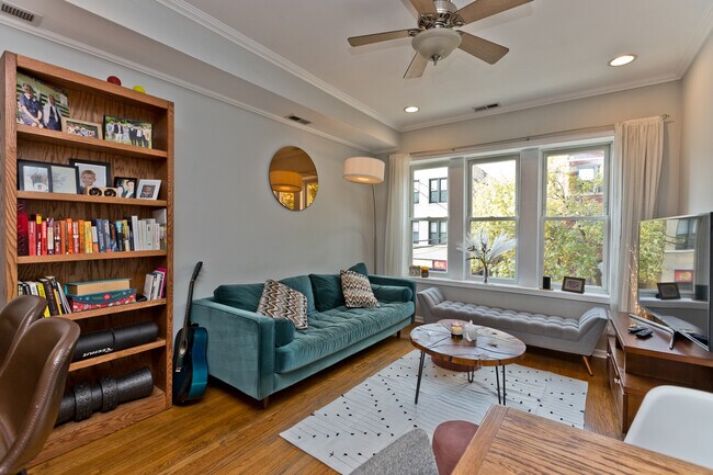 Foto del edificio - 2717 N Sawyer Ave