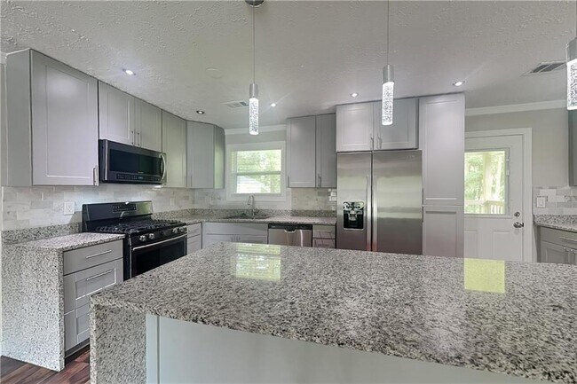 Foto del edificio - 3424 Hogan Dr NW