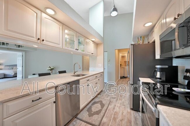 Building Photo - 8377 Parkside Dr