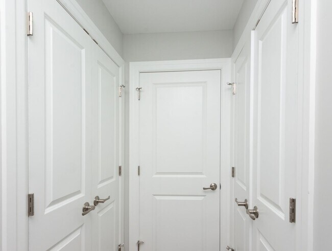 Interior Photo - 925 at North