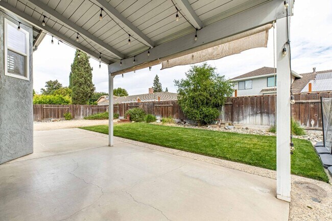 Foto del edificio - Gorgeous 4 Bedroom Home!