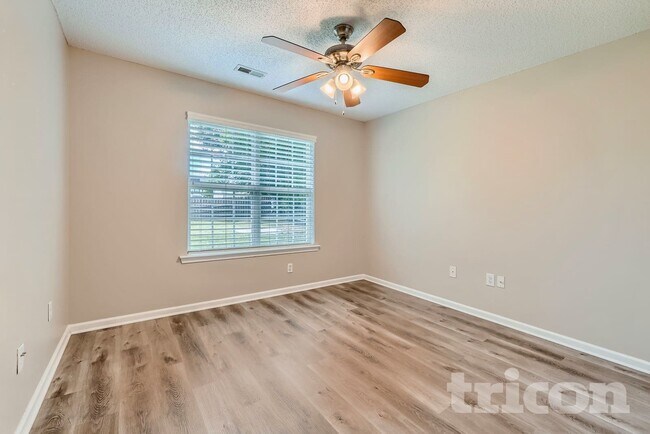 Building Photo - 3915 Cornus Ln