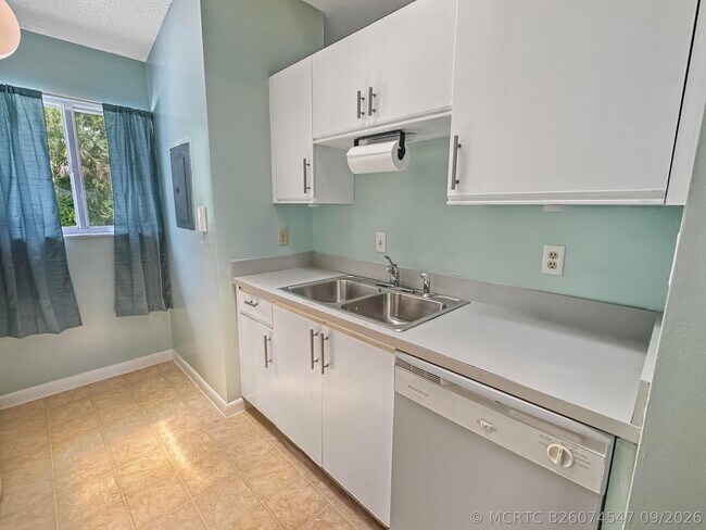 Building Photo - 5747 Deer Run Dr