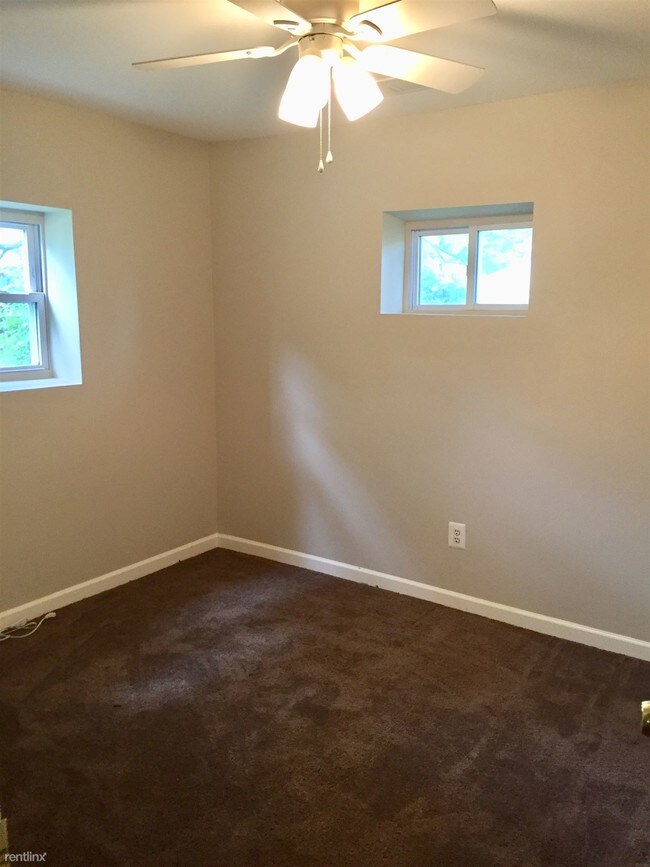 Building Photo - 3 br, 1 bath House - 35 E Hodges Ave