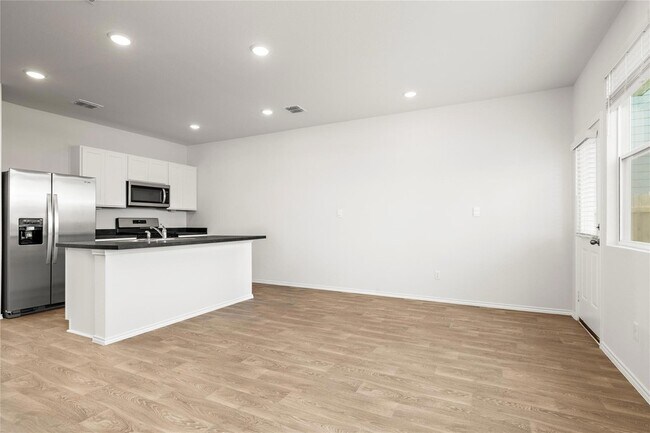 Building Photo - 119 Kendall Ln