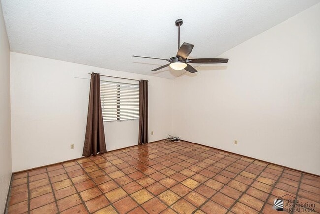 Building Photo - 770 W 37th St