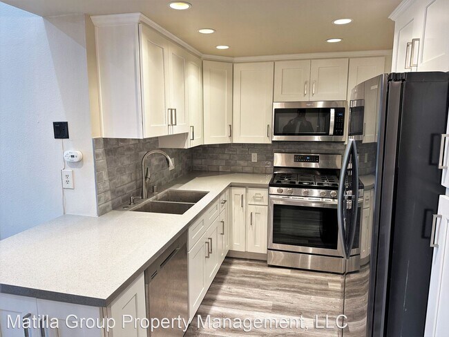 Building Photo - 2 br, 2 bath House - 8515 Falmouth Ave #417