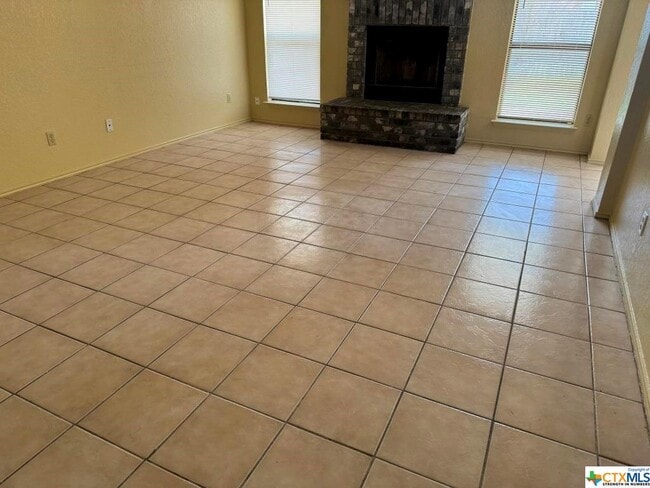Building Photo - 2404 Bluebonnet Dr