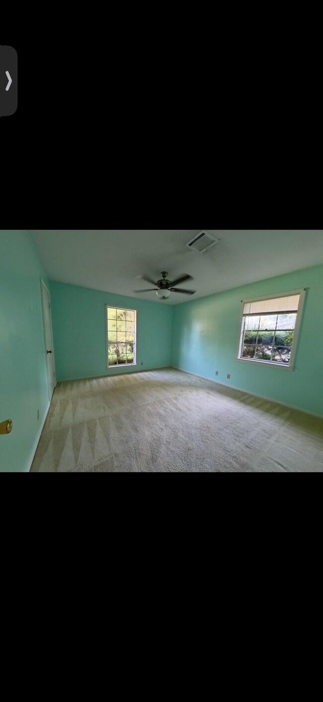 Building Photo - 2102 Elmwood Dr